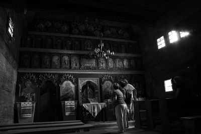 Slavomír Iliaš - Interiér dreveného kostola z dediny Zboj