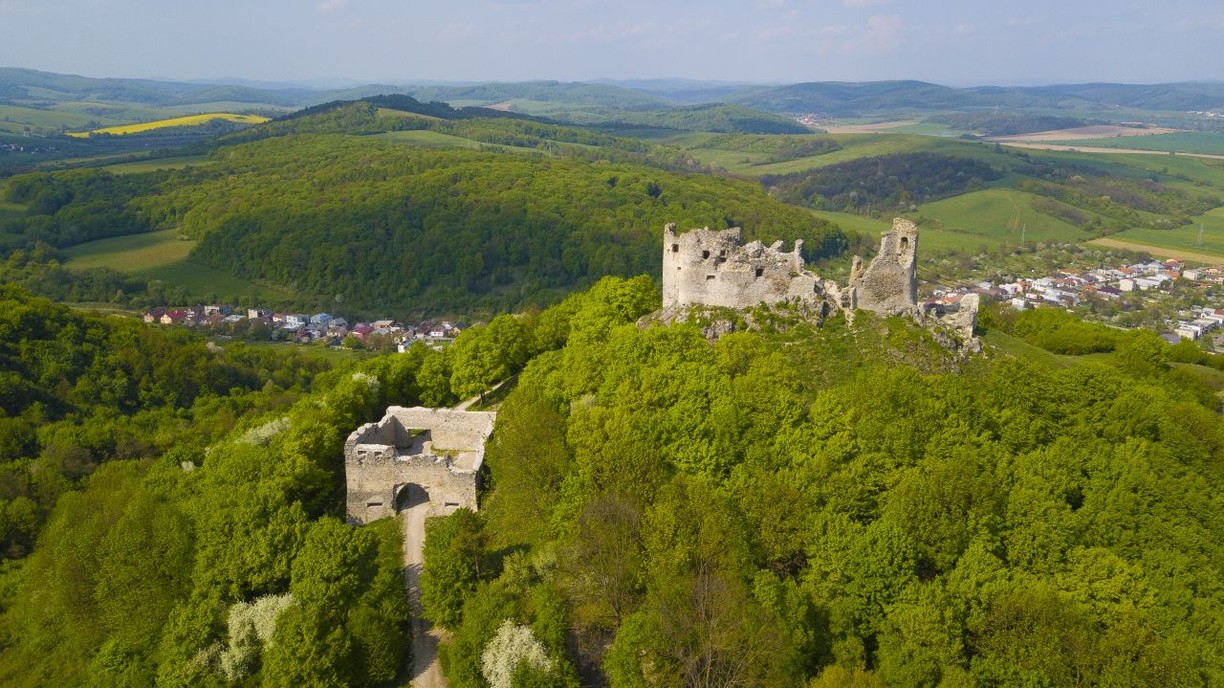  Brekovský hrad. Zdroj foto: Jano Štovka