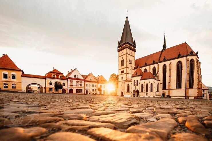 row-houses-town-hall-square-bardejov-slovakia-unesco-old-city-ancient-medieval-historical-square-bardejov_527096-625