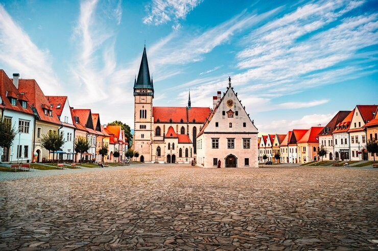 row-houses-town-hall-square-bardejov-slovakia-unesco-old-city-ancient-medieval-historical-square-bardejov_527096-646