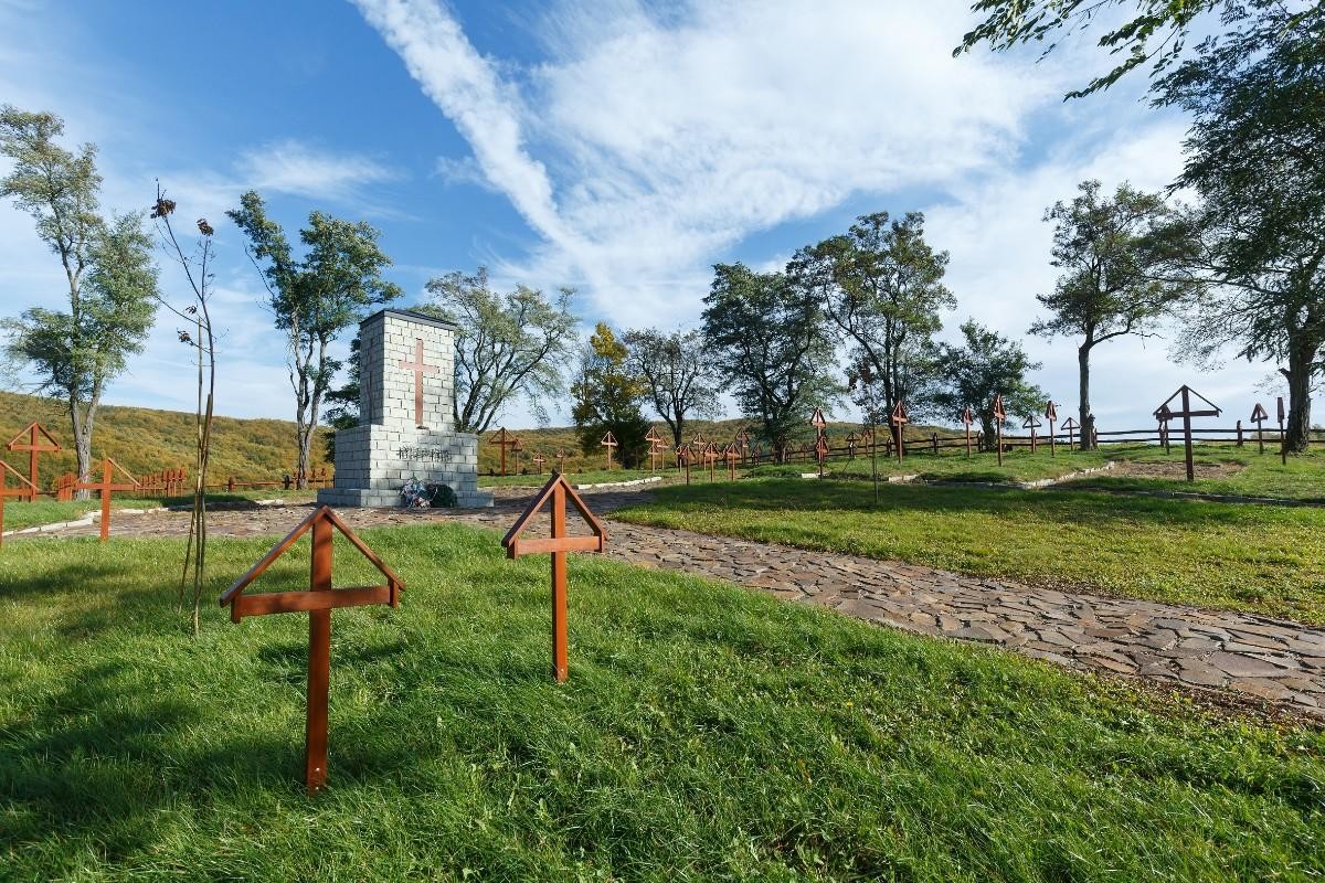  Vojnový cintorín v obci Veľkrop, Zdoj: OOCR HZHŠ