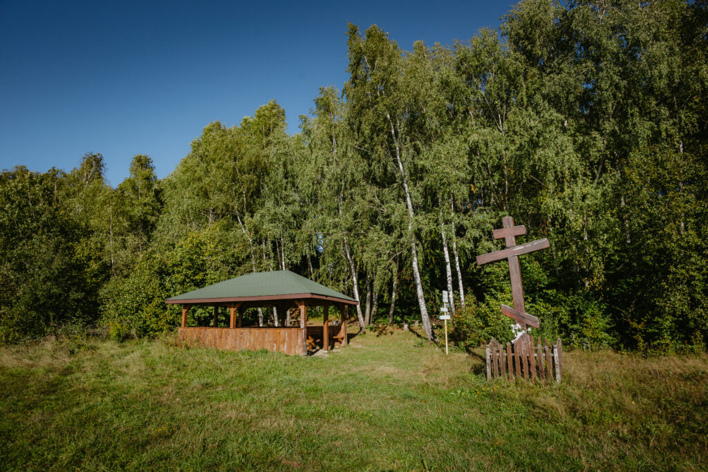 Posedenie pri Čertovom kameni, Krásny Brod