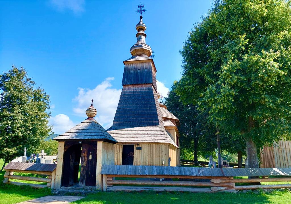 Drevený chrám v Ladomirovej