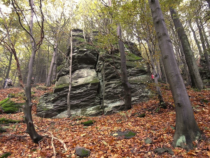 Skalné útvary pod Praporcom_ slanskevrchy.sk