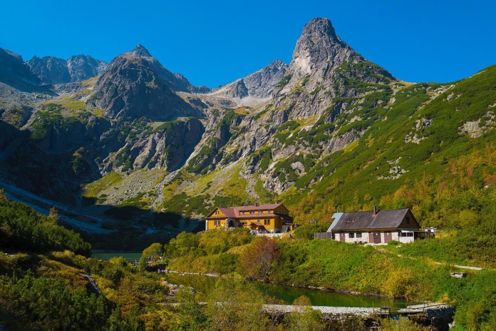 high-tatras-cottage-by-green-beach-photo-jano-stovka_full.jpg