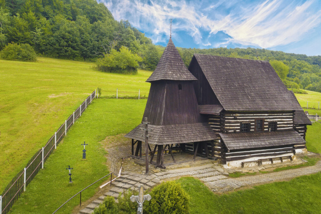 Drevený chrám Brežany, Jano Štovka, MQEP