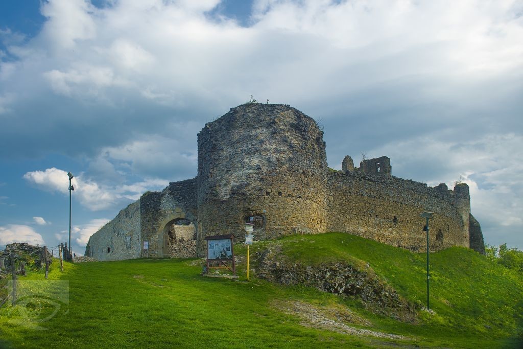 Zamek Jasenov - wejście. Zdjęcie: Jano Stovka