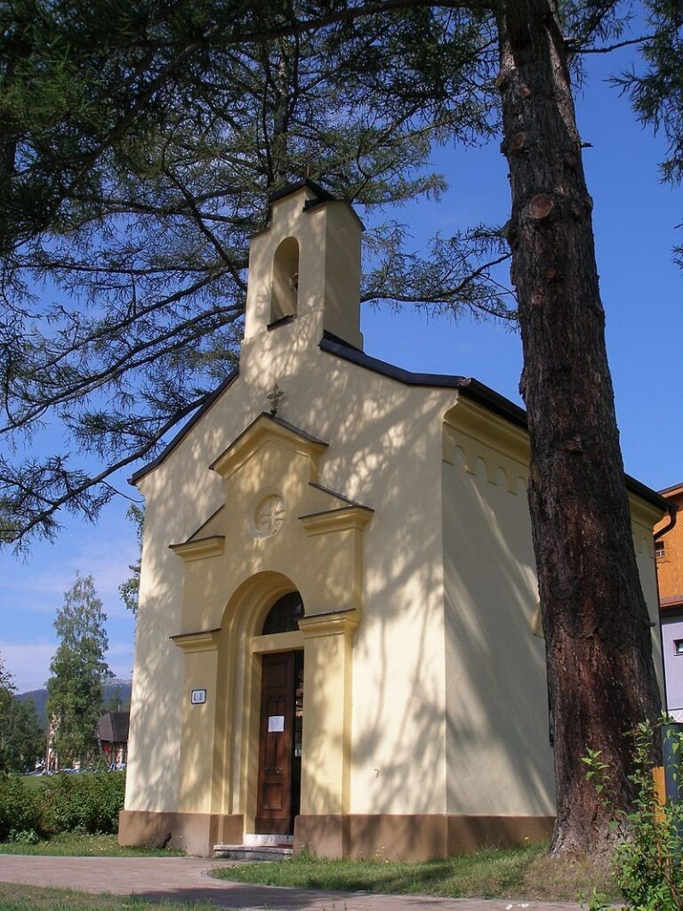 kápolna a szűz-mária-lourdes-i-marie-of-lourdes-a-öreg-smokovec-fotó-wikipedia-i-doko-cc-by-sa-3-0_full.jpg