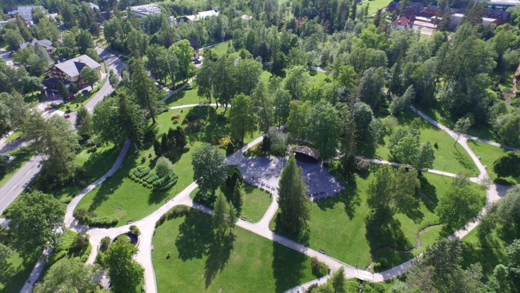 mestský park Tatranská Lomnica.jpg