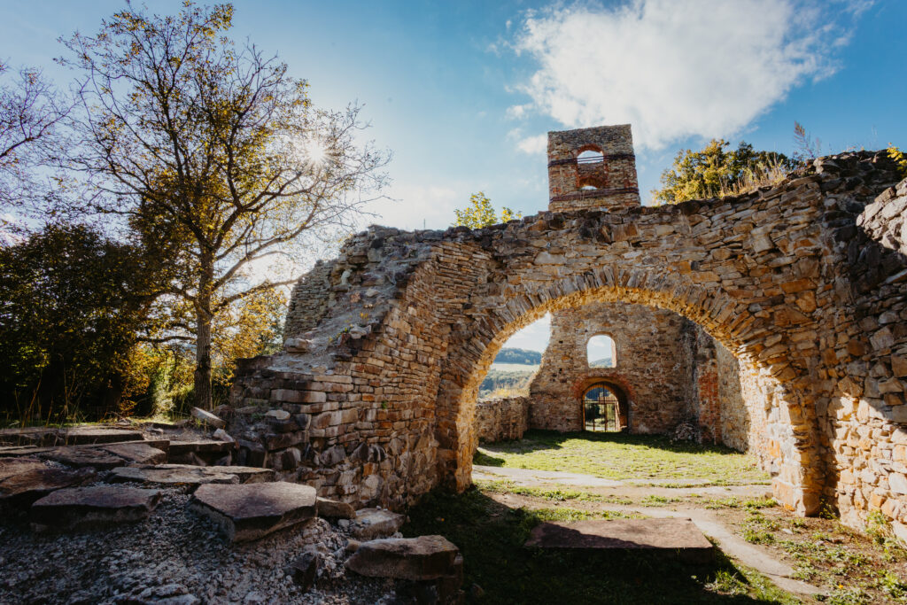 Monastyr, Krásny Brod