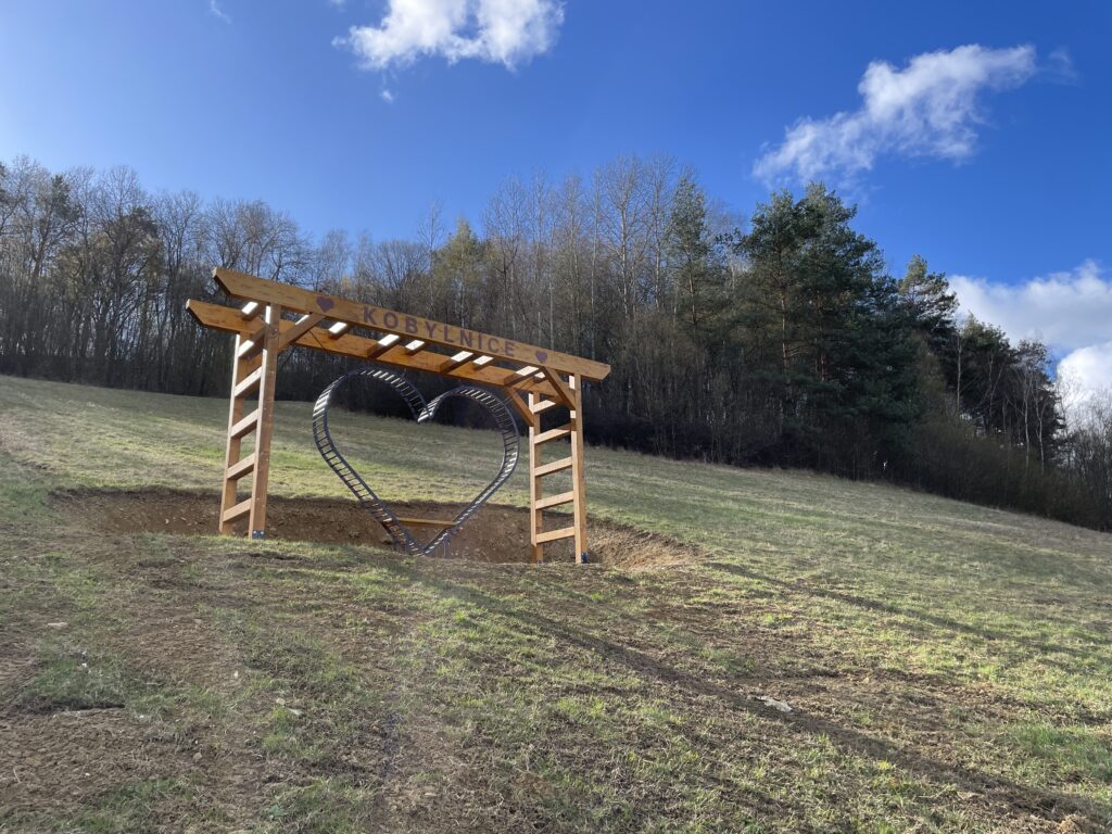 lavička lásky kobylnice 1